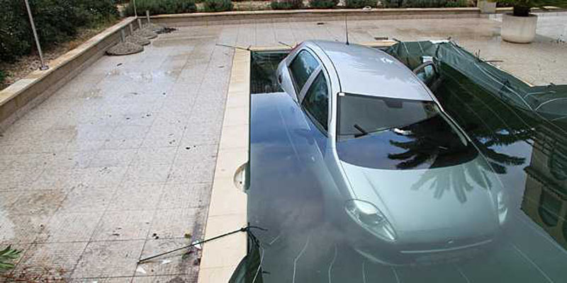 Funny Accident - Car in the Pool