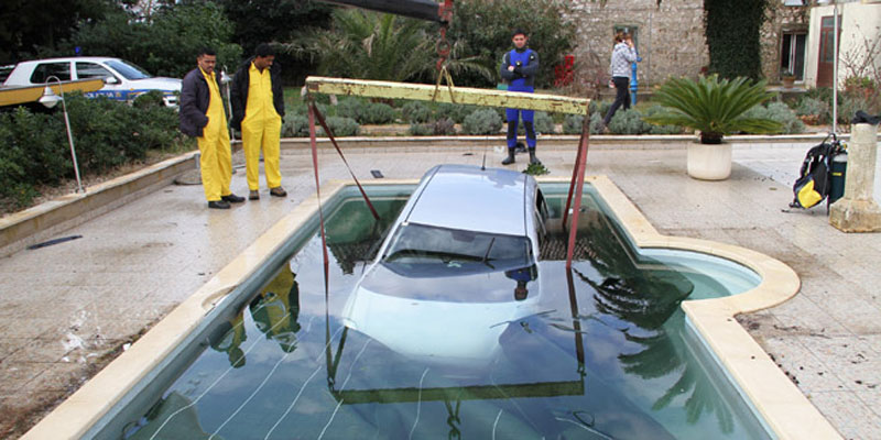 Funny Accident - Car in the Pool