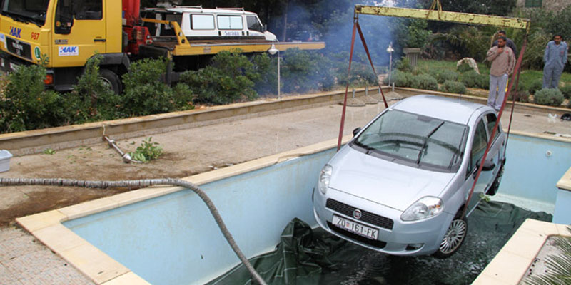 Funny Accident - Car in the Pool