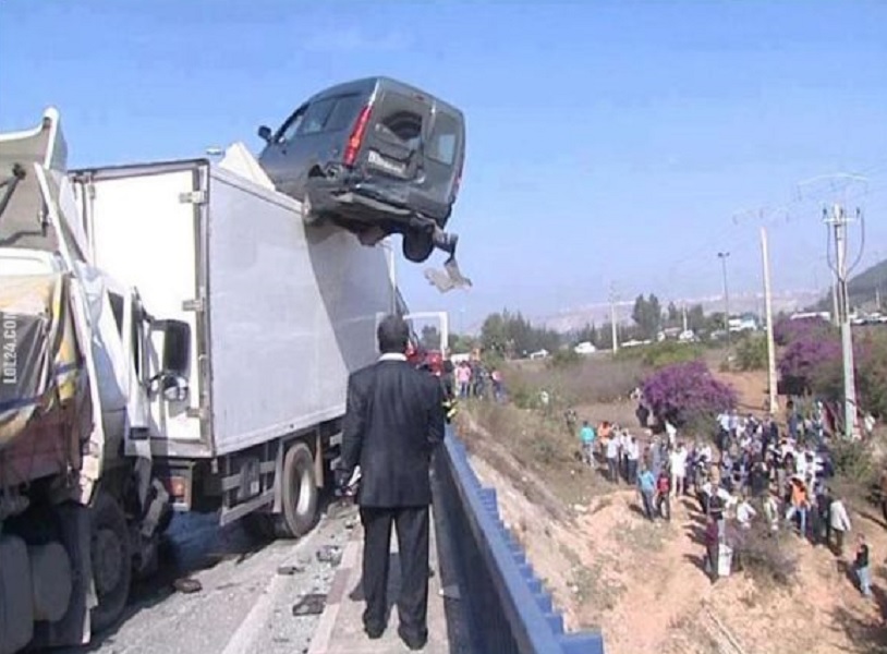  The car "parked" on the truck.